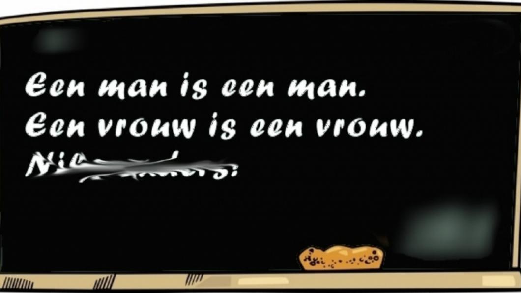 Schoolbord met tekst dat mannen altijd mannen zijn en vrouwen altijd vrouwen, maar er is al een deel van weggeveegd