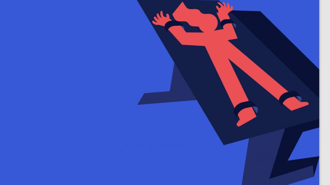 Plaatje van iemand die helemaal vastgebonden is op een operatietafel