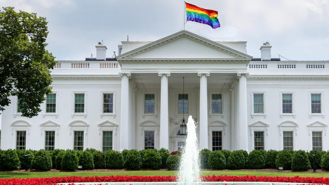 Witte Huis met regenboogvlag (ingemonteerd)