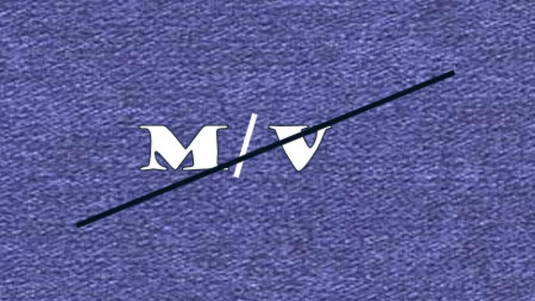 Blauwe denim achtergrond met M/V teken met een streep erdoorheen
