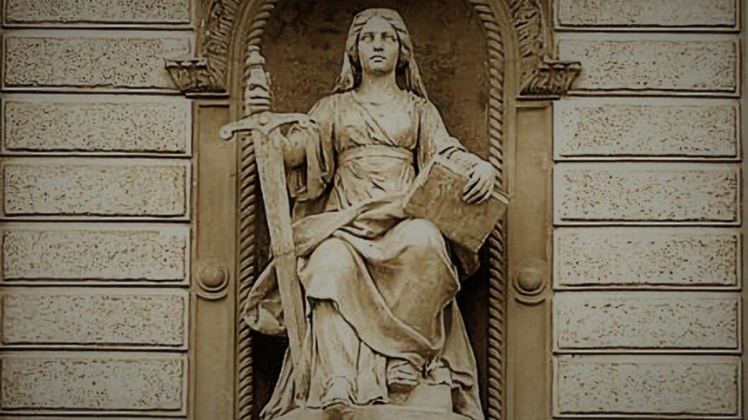 standbeeld van vrouwe justitia