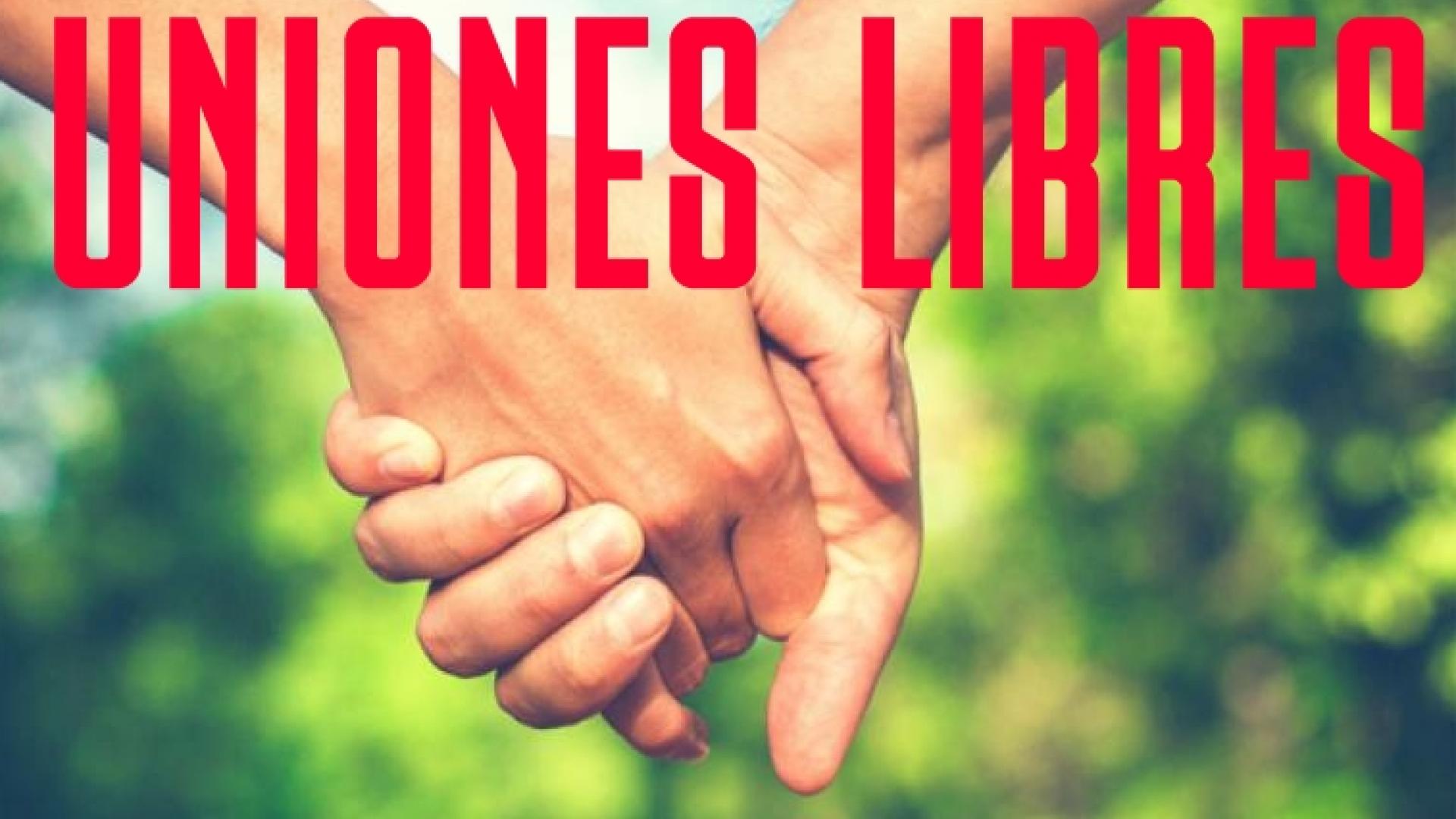 Handen van twee mensen ineen (hand-in-hand) met de tekst "Uniones Libres"