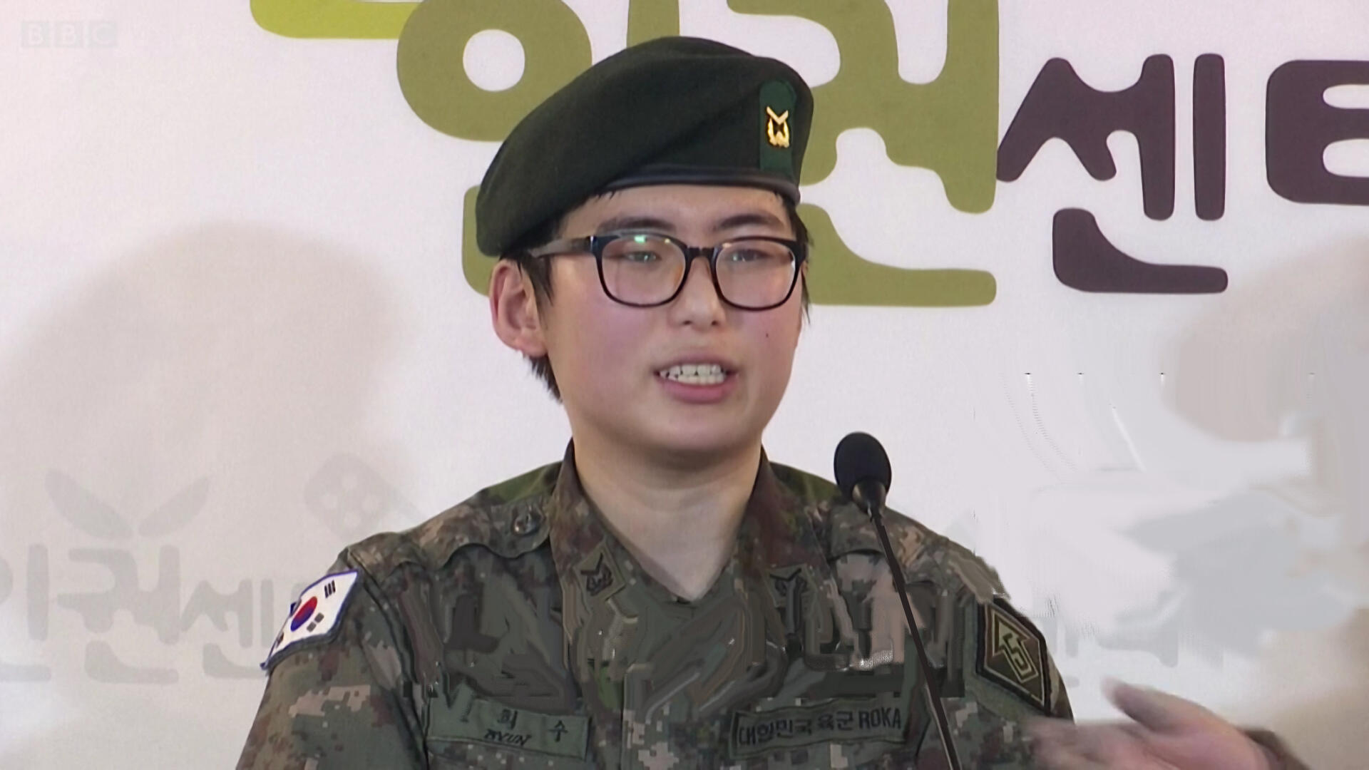  Byun Hui-soo tijdens de persverklaring (foto van tv-beelden)