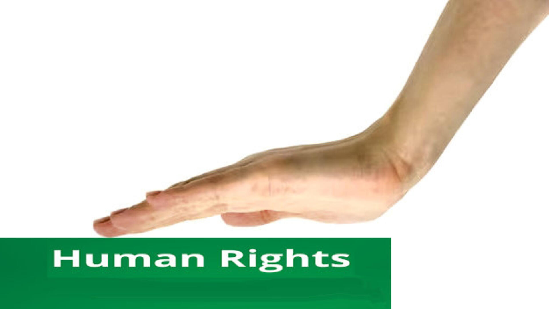 hand drukkend op letters "human rights"