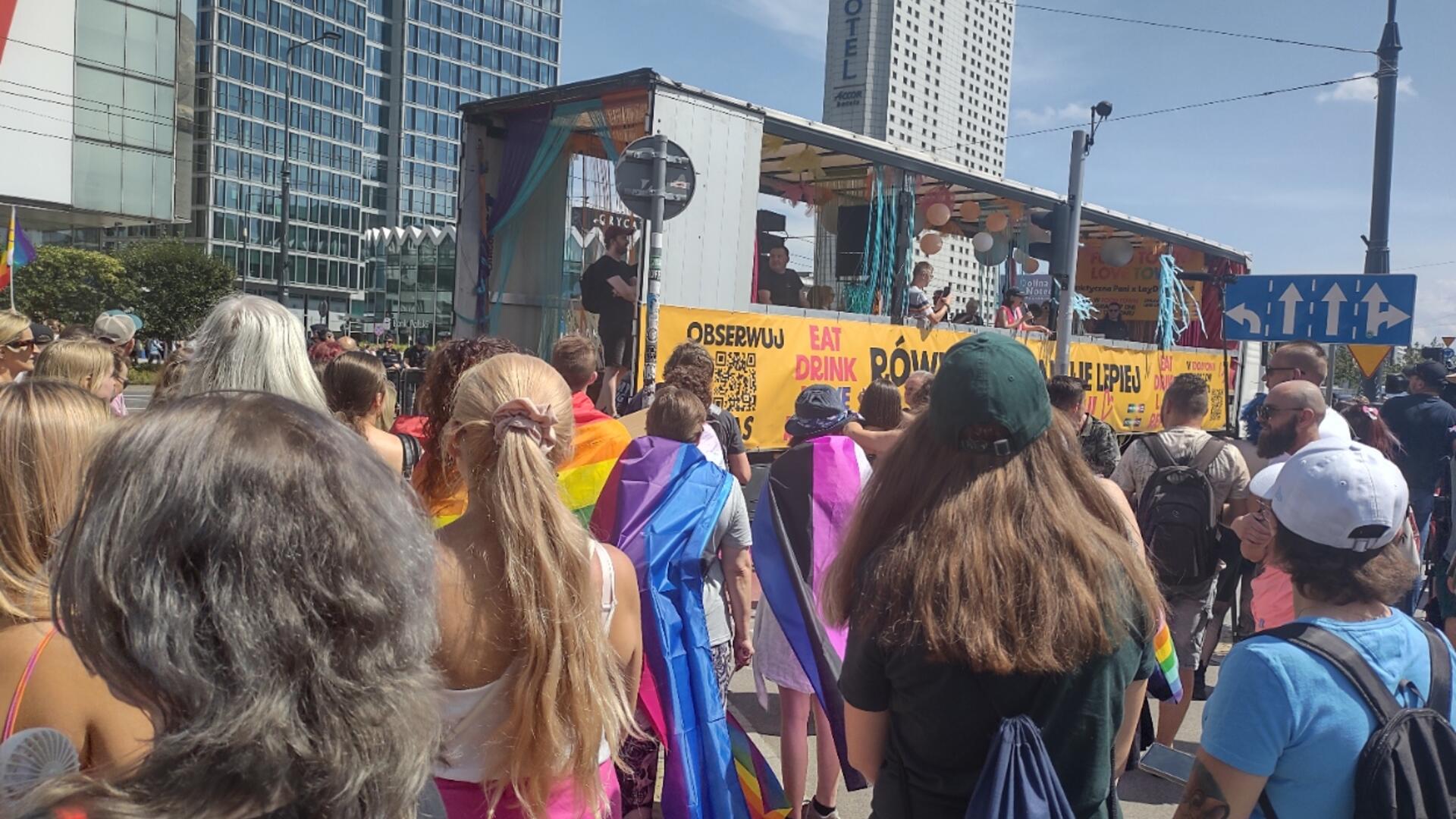 Beeld van de start van de demonstratie